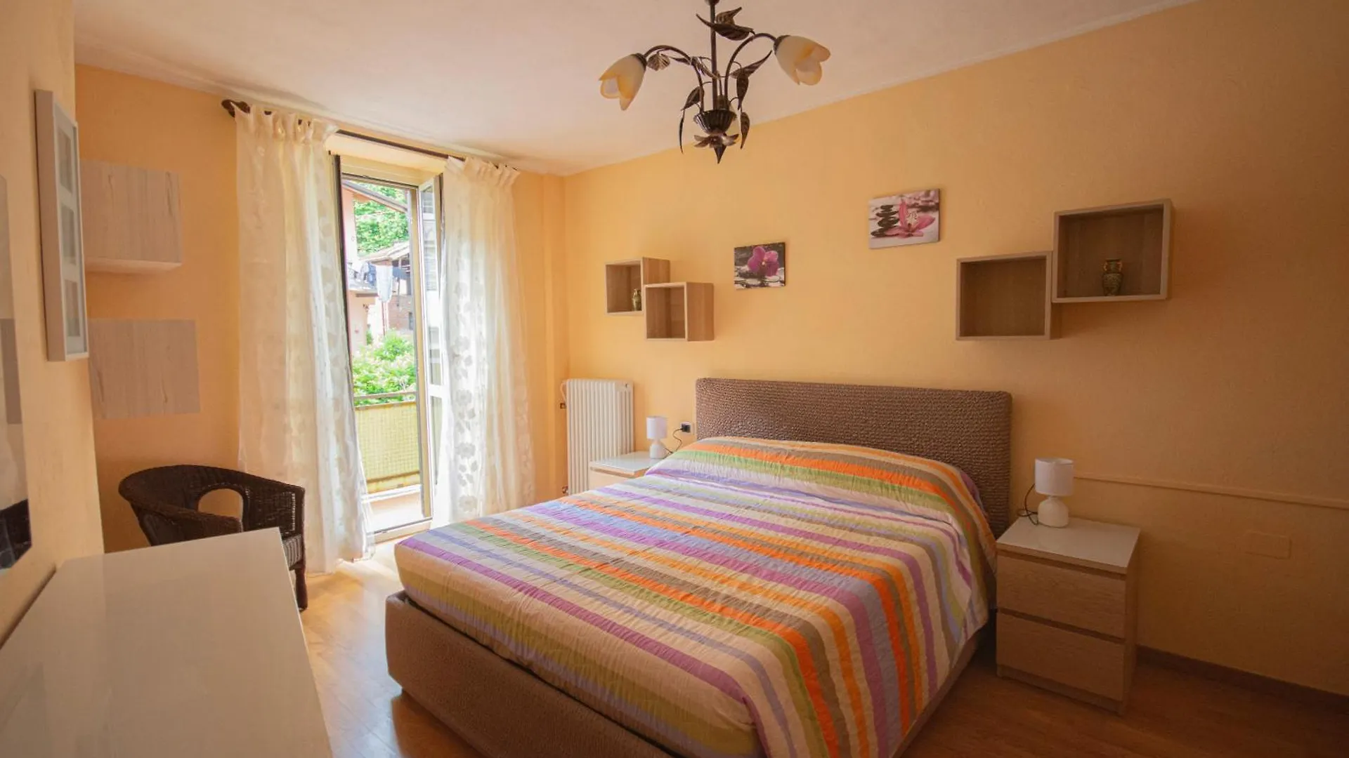 La Piccola Parigi Apartment Lezzeno 0*,  Italy
