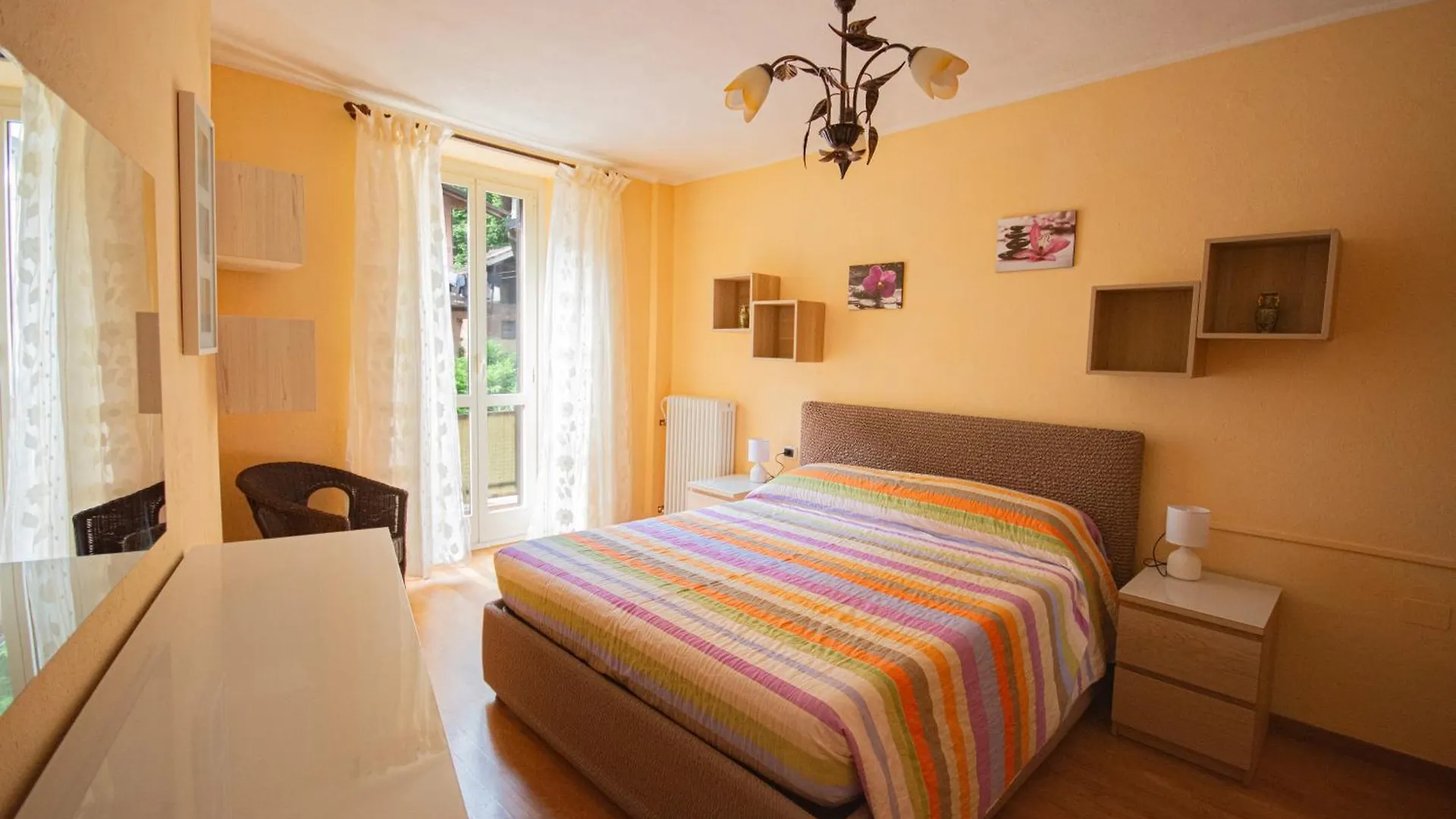 Apartament La Piccola Parigi Lezzeno Włochy